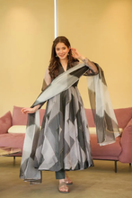 Load image into Gallery viewer, BLACK FOIL WORK DUPATTA SET
