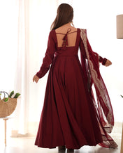 Load image into Gallery viewer, ETHAN MAROON CHANDERI SUIT SET
