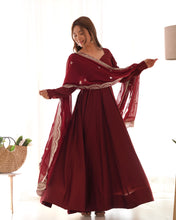 Load image into Gallery viewer, ETHAN MAROON CHANDERI SUIT SET
