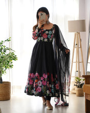 Load image into Gallery viewer, BLACK ORGANZA FLOWER DUPTTA SET
