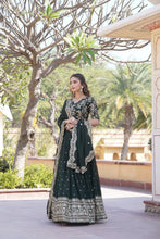 Load image into Gallery viewer, AISHA GREEN LEHENGA CHOLI SET
